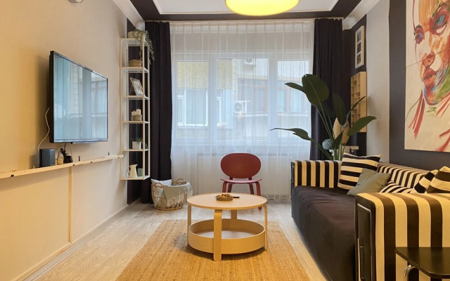 Charming Flat Near Osmanbey Metro Station