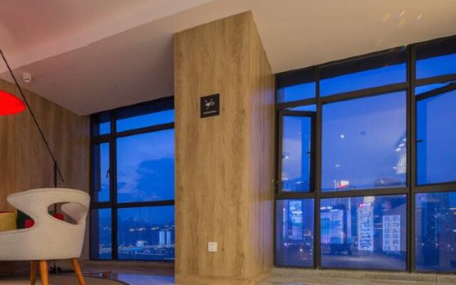 Homeplus Holiday Hotel (Chongqing Hongyadong)