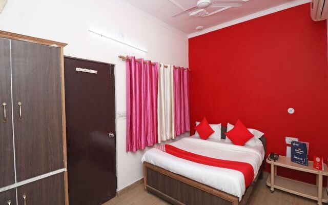 OYO 24700 Hotel Mahalaxmi Palace