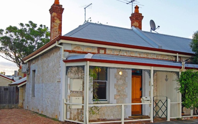 Art on Attfield - cute heritage 1 bedroom stone cottage – Exterior – Perth
