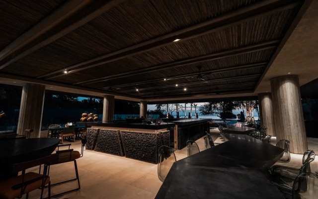 The Funny Lion - Puerto Princesa