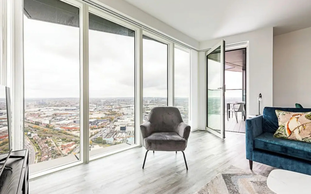 Modern North Acton Flat With City View