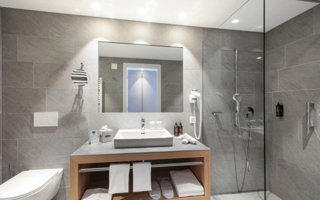 Hotel & LOUNGE LAGO MAGGIORE