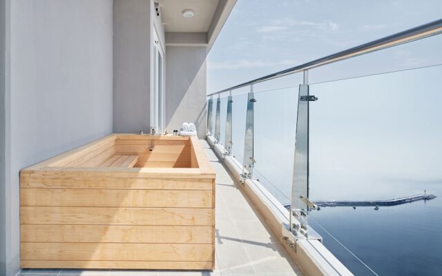 Gangneung Chonpines Ocean Suites Hotel