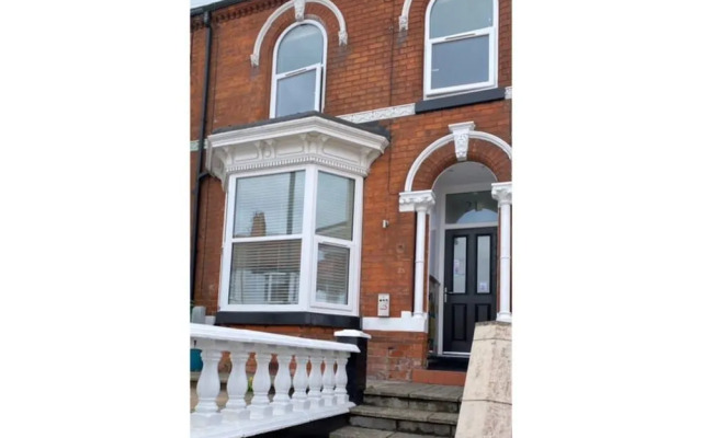 OYO Hillcrest Studio Apartments