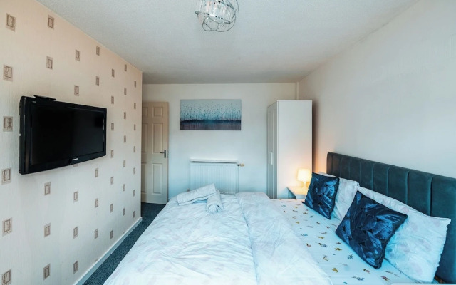 3-bed City Retreat - Sleeps 7, Garden & Parking