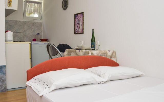 Apartments Mira Vir
