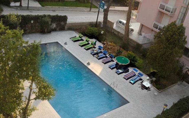 Club Hotel