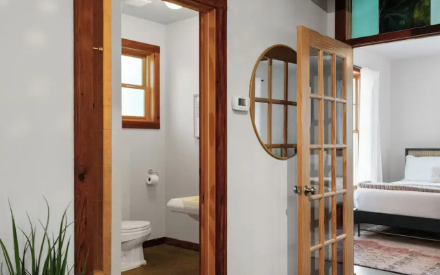 Urban Cowboy Villas - Heart of 704