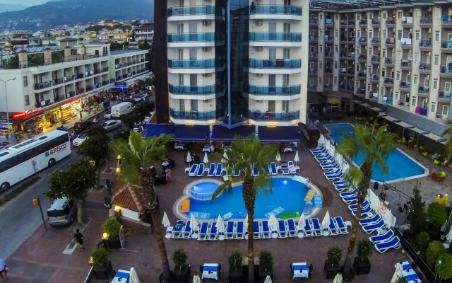 Parador Beach Hotel