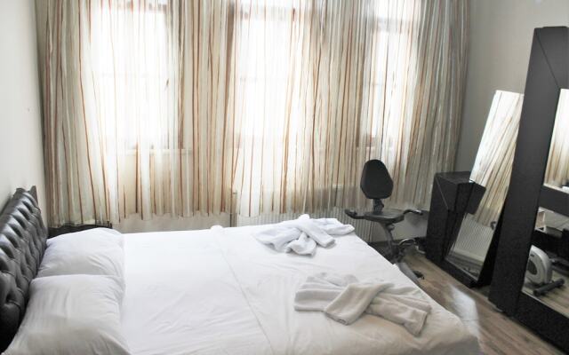 Mardian House - Adults Only