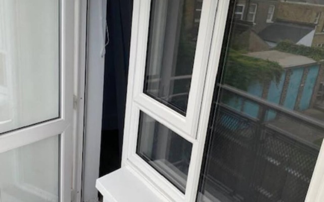 2 Bed - Sleeps 4 - With Parking