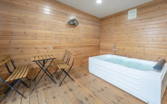 Gapyeong Dongban84 Glamping&pool Villa