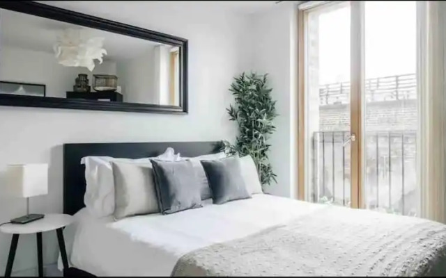 Stunning 2-bed Apt & Balcony in Notting Hill