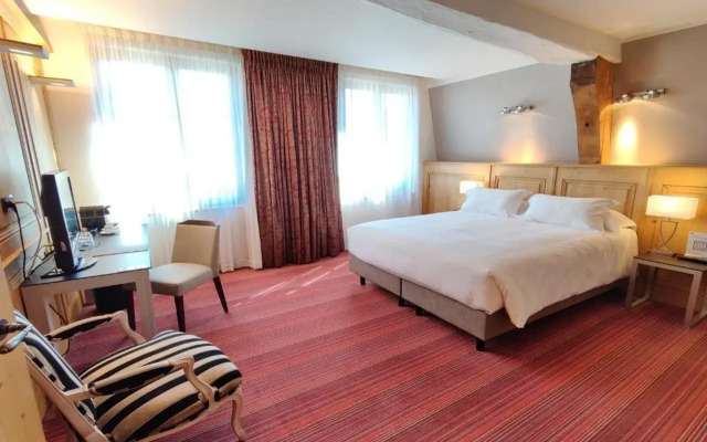 Hotel de Bourgtheroulde, Autograph Collection