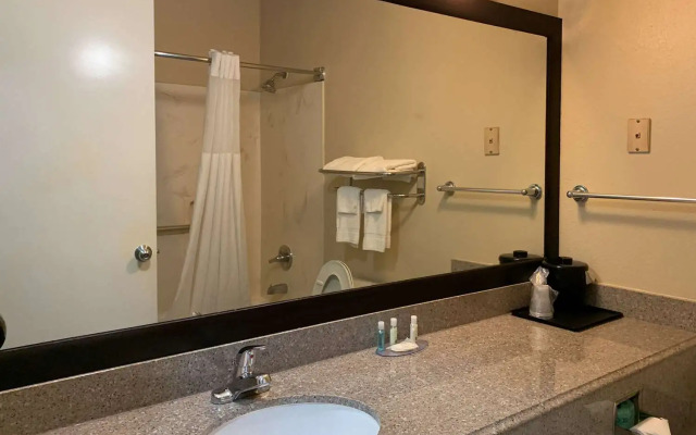 Quality Suites Houston NW Cy-Fair