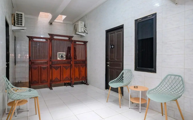RedDoorz Syariah near Stasiun Gubeng 2