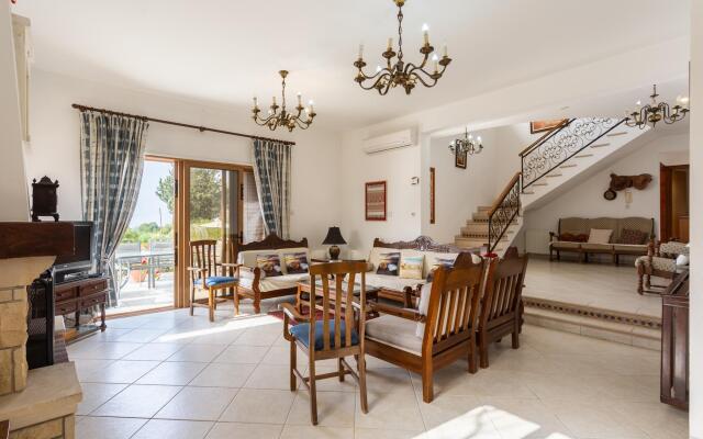 Villa Xenios Dias in Argaka