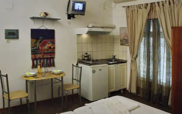 Karampela Rooms