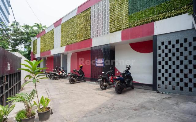 Super OYO 2223 J&b Room Utan Kayu