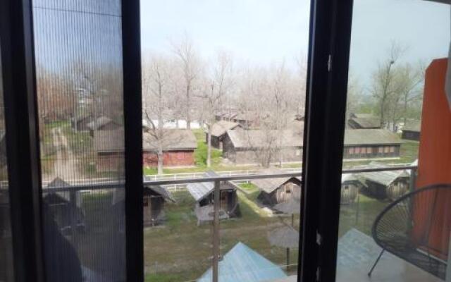 Blue Wave 2 Primul Bloc La Mare