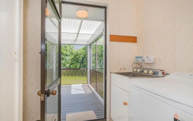 Treasure on Chestnut - Tairua Holiday Home