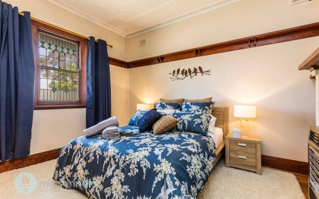 Bathurst 3 Bedroom 2 Bathroom House With Parking