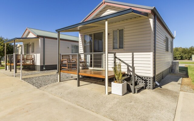 Serpentine Falls Park Home & Tourist Village