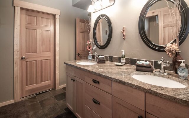 Meadow Wood Lodge in Shugart Flats