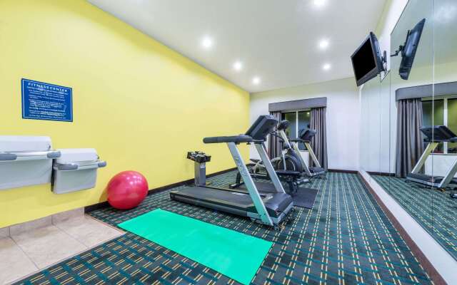 Days Inn & Suites by Wyndham Mineral Wells