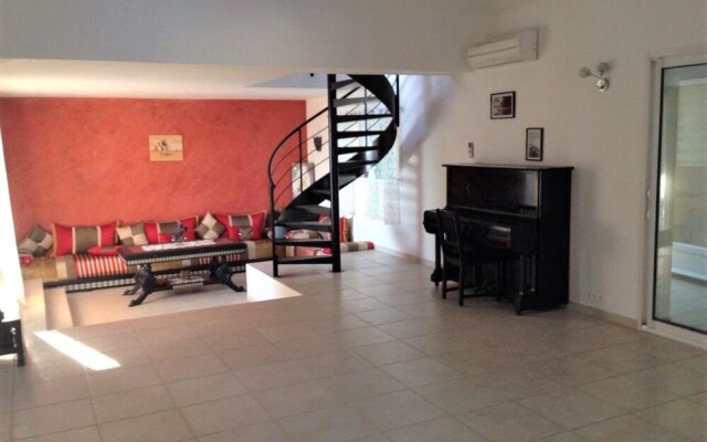 Well-appointed, 3-bedroom House Featuring a Swimming Pool and Terrace