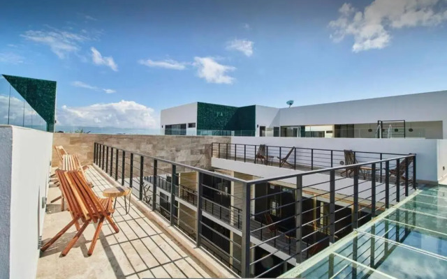 2 Bedroom apartment with 2 Pools, Wifi & GYM