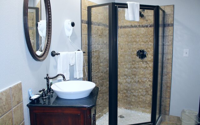 Greenlight Inn & Suites