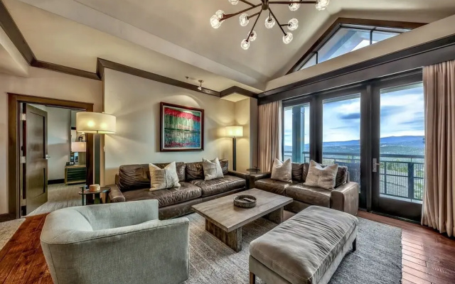 Must See Luxury Vacation  - Sleeps 10 4 Bedroom Condo by RedAwning