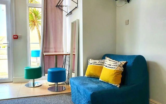 Reef Lodge Apartments