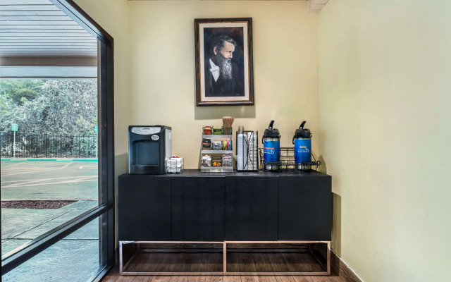 Best Western John Muir Inn