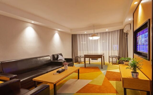 Chonpines Hotels· Jingzhou Ancient City Dongmen