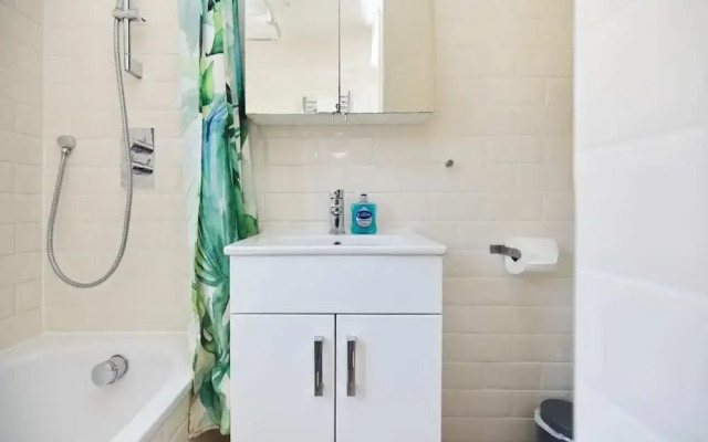 The Brunswick Retreat - Warm 3bdr Flat With Balcony