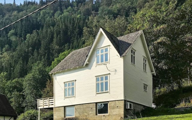 6 Person Holiday Home In Øystese