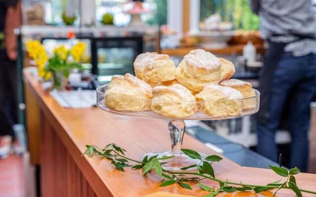 Cygnet Old Bank B & B Cafe & Gift Store