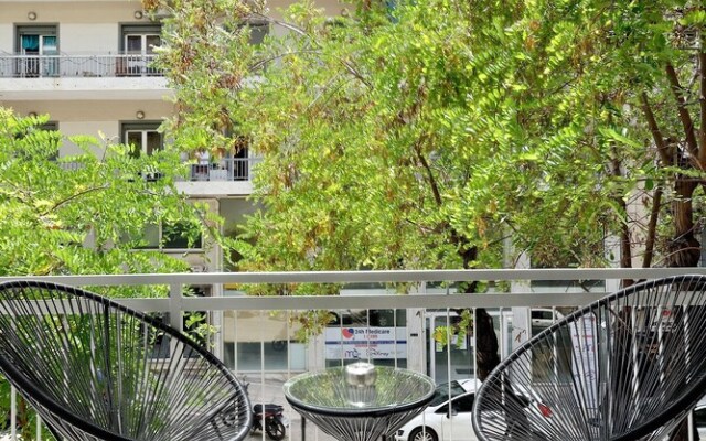 Elegant Big Apartment in Athens With Balcony
