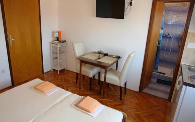Ognjen - Family Apartments With Free Parking - SA3