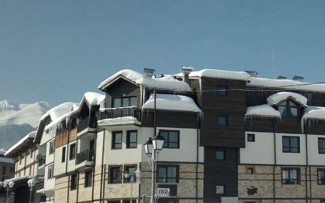 Gondola Apartments & Suites