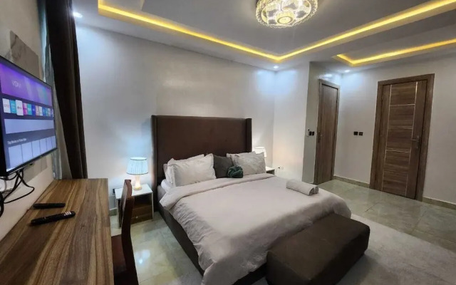 Charming 2- Bedroom Duplex