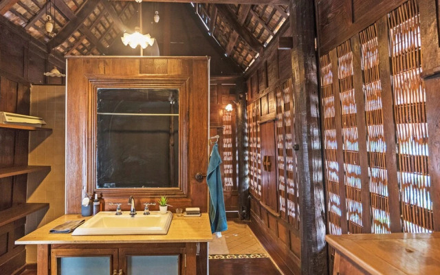 Baan Mahabhirom by Favstay