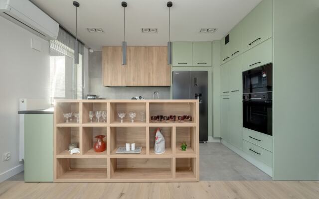 Bright & Peaceful Apartment by Renters