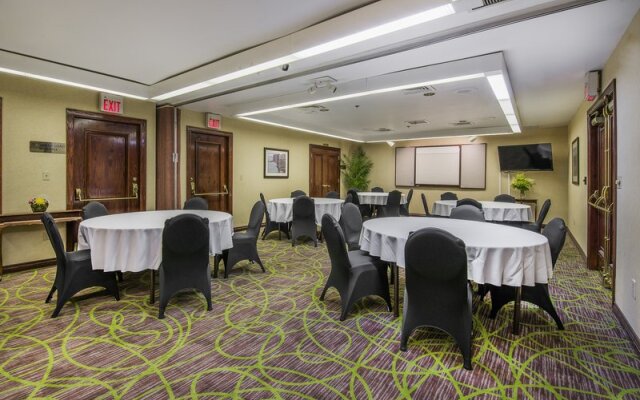 Cloverleaf Residence Suites