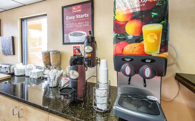 Econo Lodge North