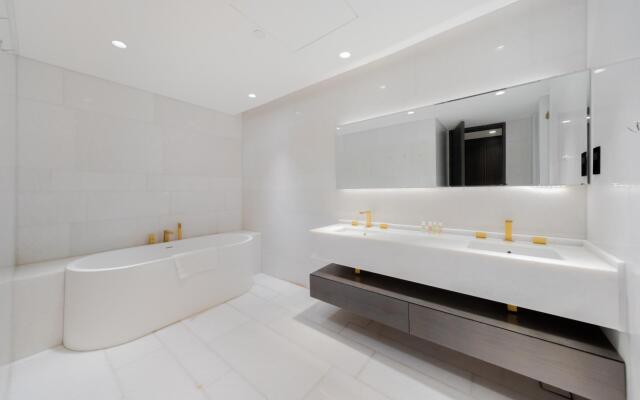 DXB - Five - 31302 - PJ