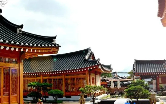 Hwangnamguan Hanok Village